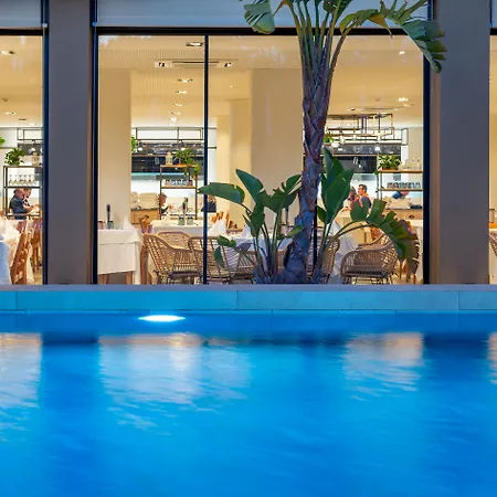 Aqua The Breeze & - - Adults Only - 4sup 4*